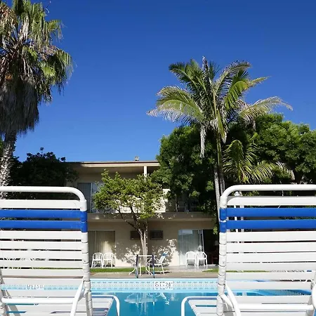 Golden Sails Hotel 